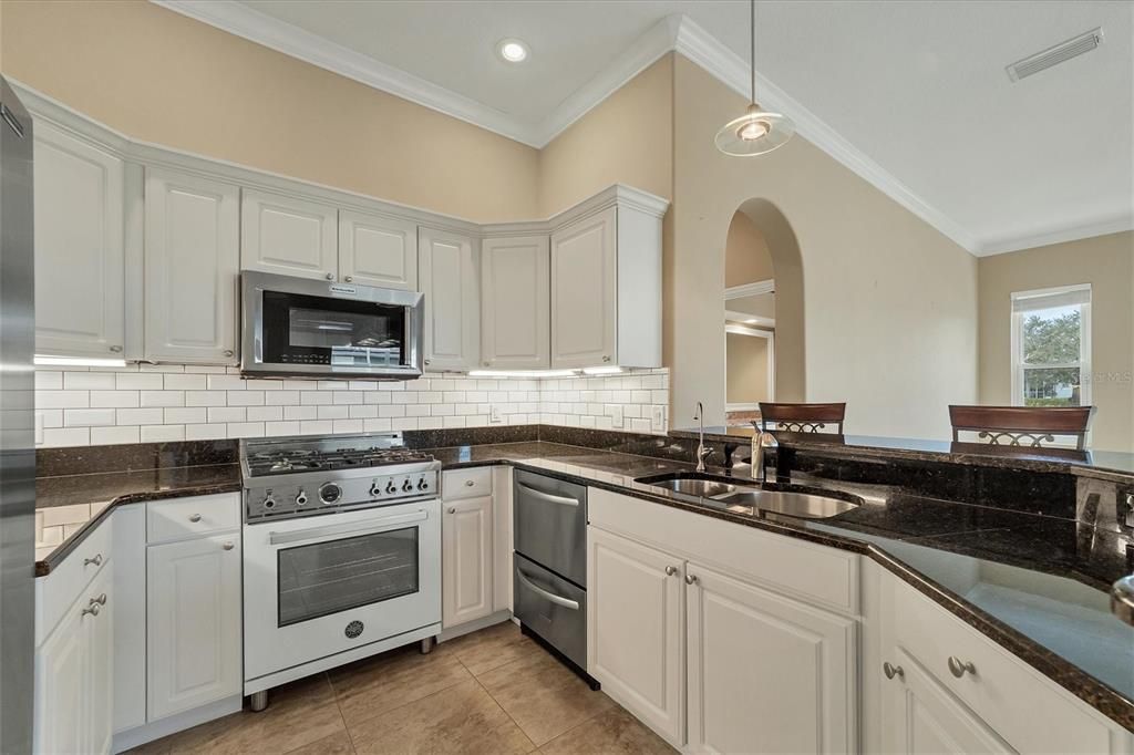 For Rent: $4,000 (3 beds, 2 baths, 1928 Square Feet)