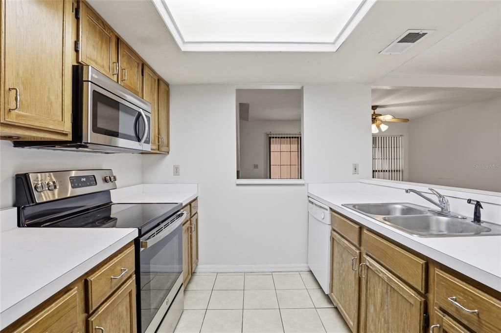 Activo con contrato: $177,000 (3 camas, 3 baños, 1370 Pies cuadrados)