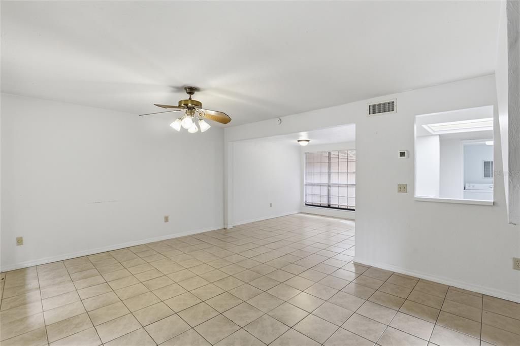 Activo con contrato: $177,000 (3 camas, 3 baños, 1370 Pies cuadrados)