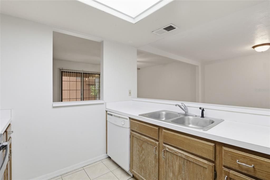 Activo con contrato: $177,000 (3 camas, 3 baños, 1370 Pies cuadrados)