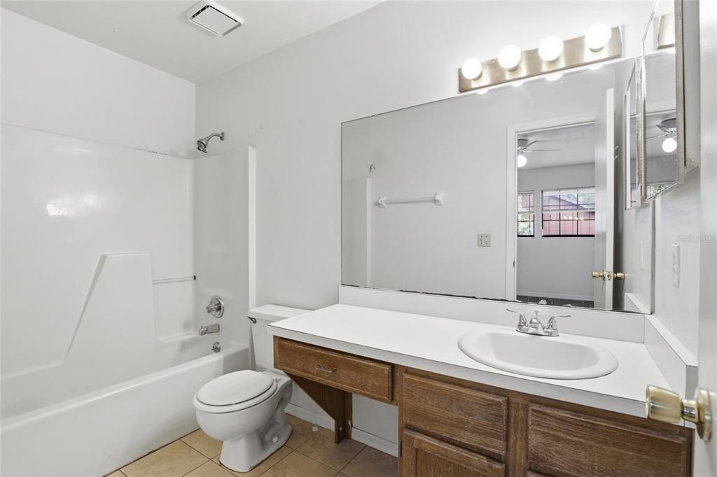 Activo con contrato: $177,000 (3 camas, 3 baños, 1370 Pies cuadrados)