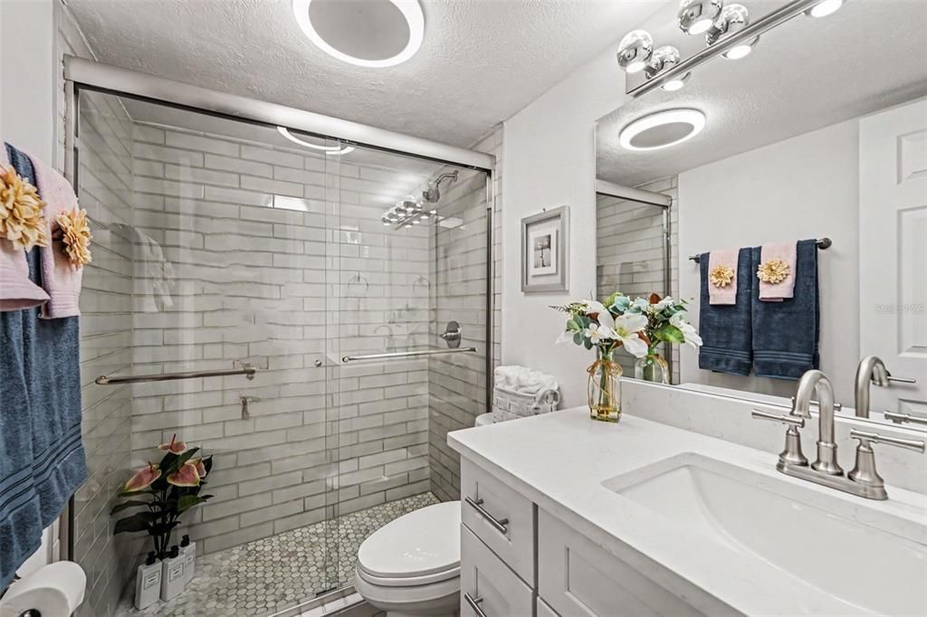 Active With Contract: $375,000 (2 beds, 1 baths, 790 Square Feet)