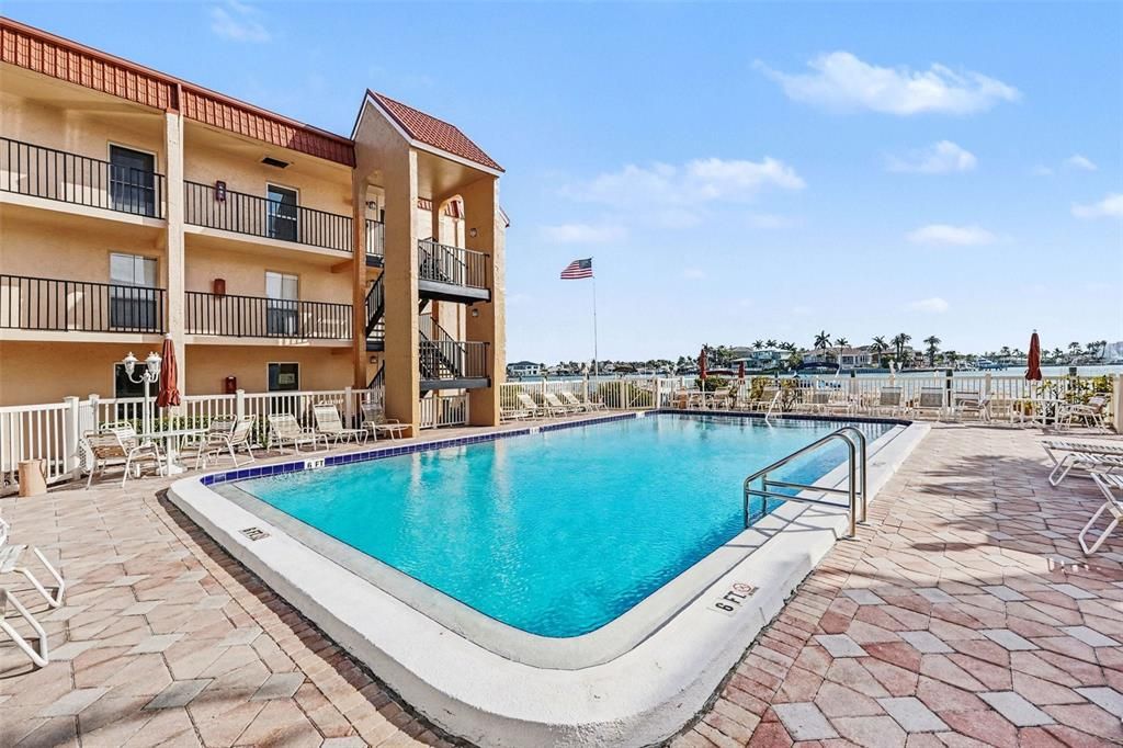 Active With Contract: $375,000 (2 beds, 1 baths, 790 Square Feet)