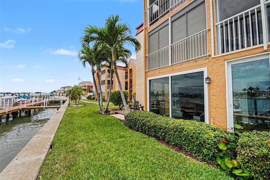 Active With Contract: $375,000 (2 beds, 1 baths, 790 Square Feet)