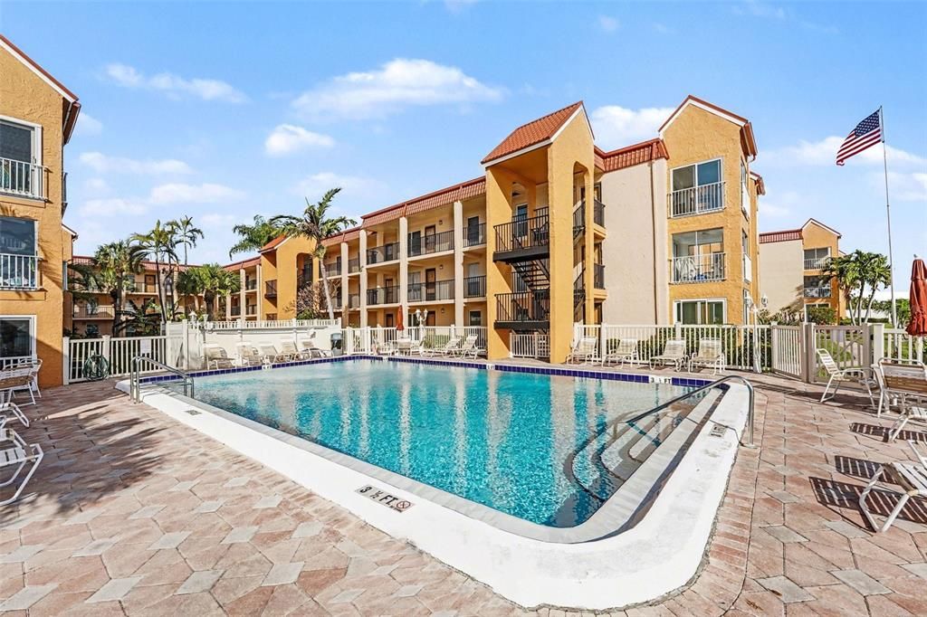 Active With Contract: $375,000 (2 beds, 1 baths, 790 Square Feet)