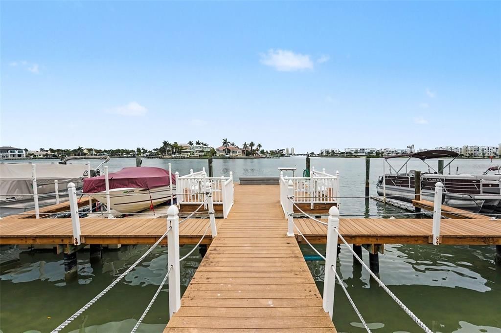 Active With Contract: $375,000 (2 beds, 1 baths, 790 Square Feet)