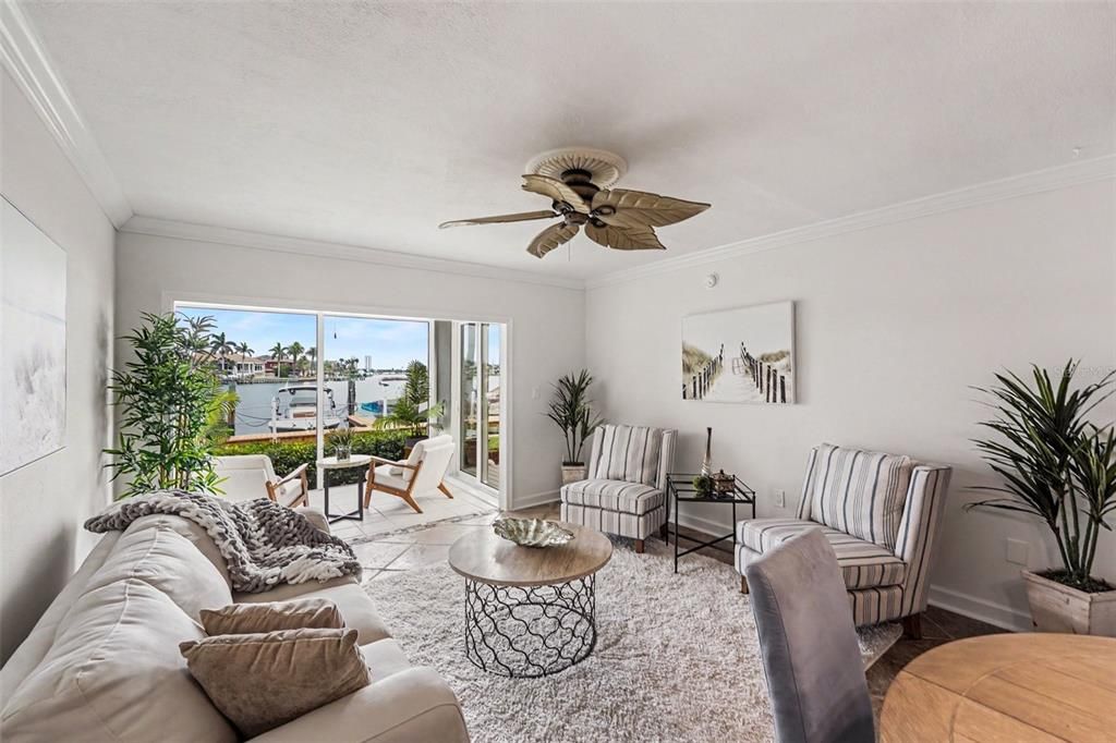 Active With Contract: $375,000 (2 beds, 1 baths, 790 Square Feet)