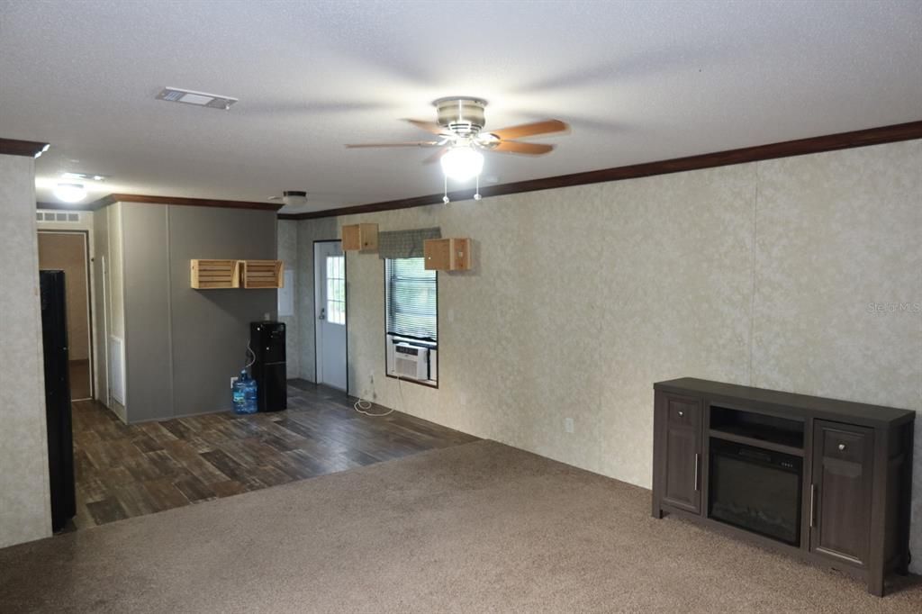 For Sale: $244,900 (3 beds, 2 baths, 1216 Square Feet)