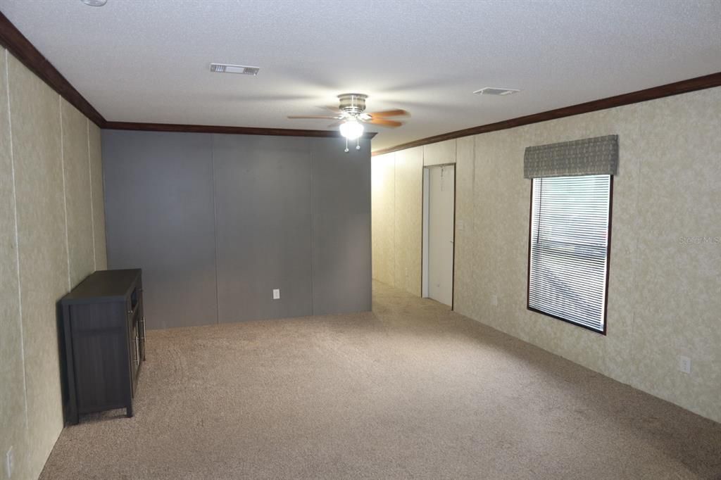 For Sale: $244,900 (3 beds, 2 baths, 1216 Square Feet)
