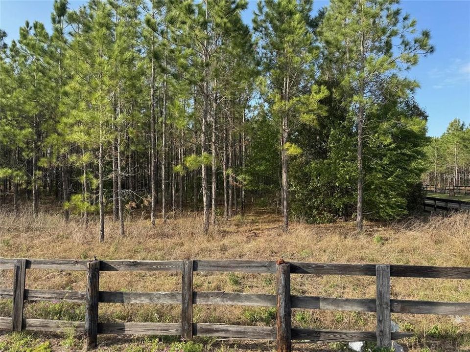 На продажу: $440,800 (7.65 acres)