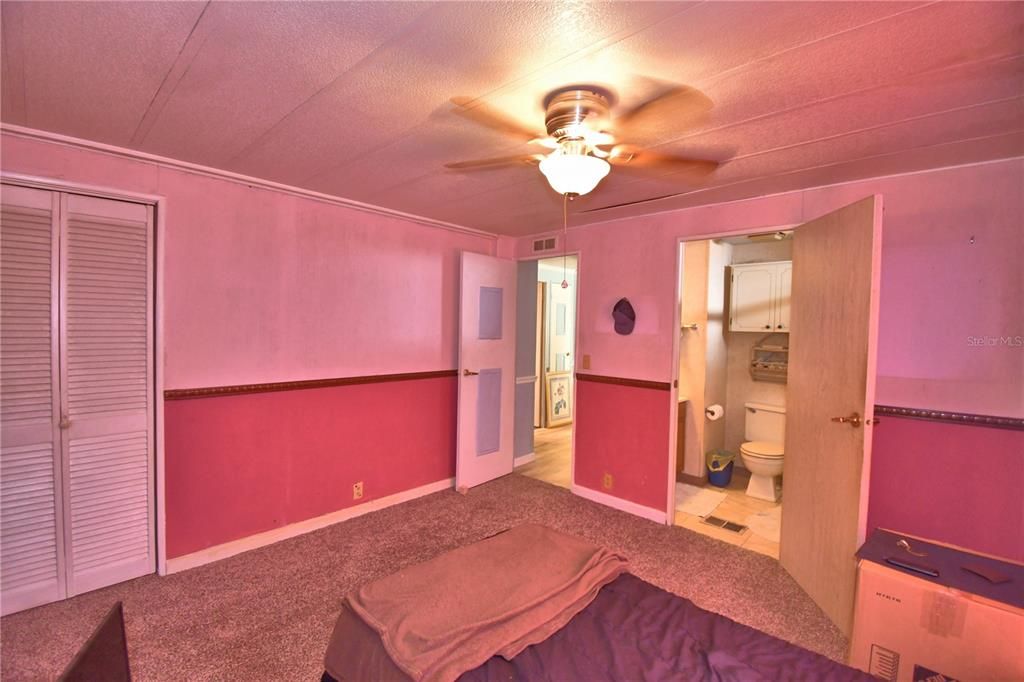 For Sale: $125,000 (2 beds, 2 baths, 720 Square Feet)
