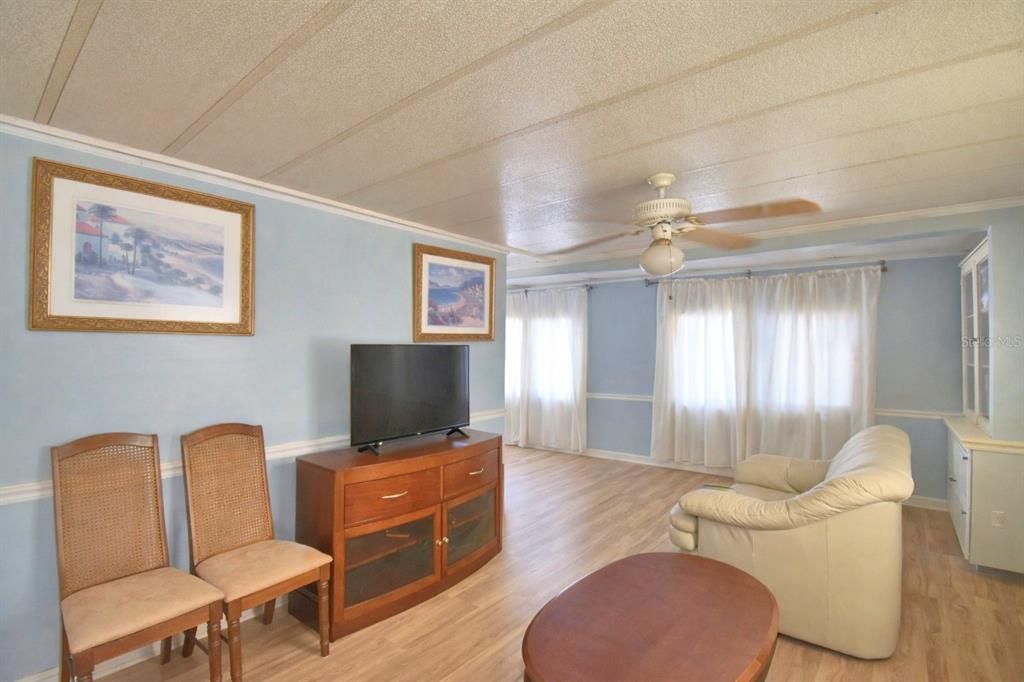 For Sale: $125,000 (2 beds, 2 baths, 720 Square Feet)