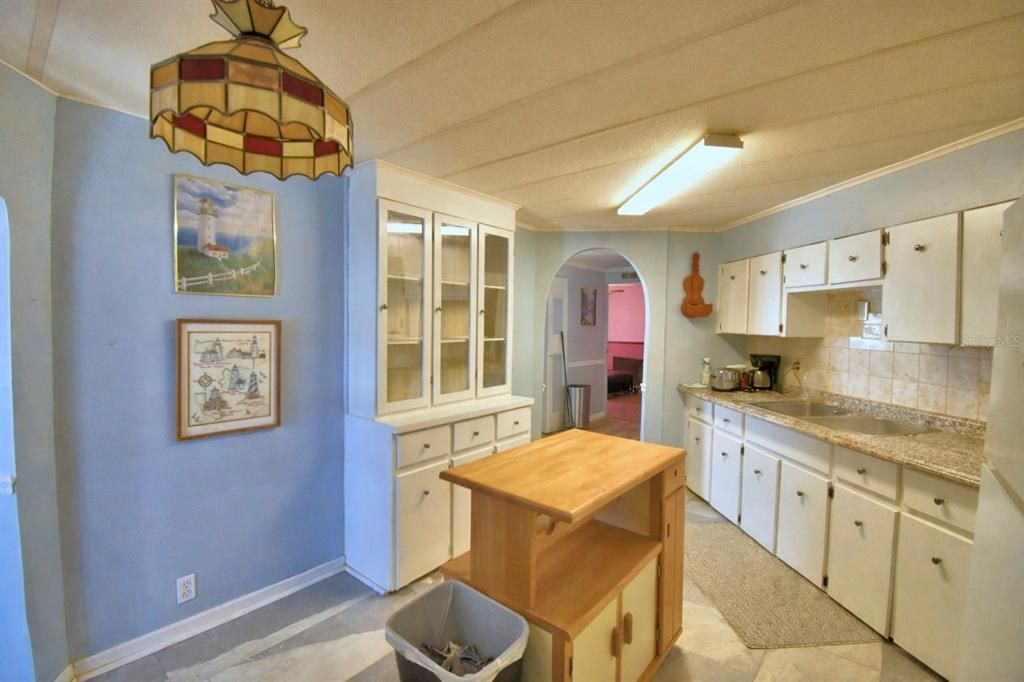 For Sale: $125,000 (2 beds, 2 baths, 720 Square Feet)