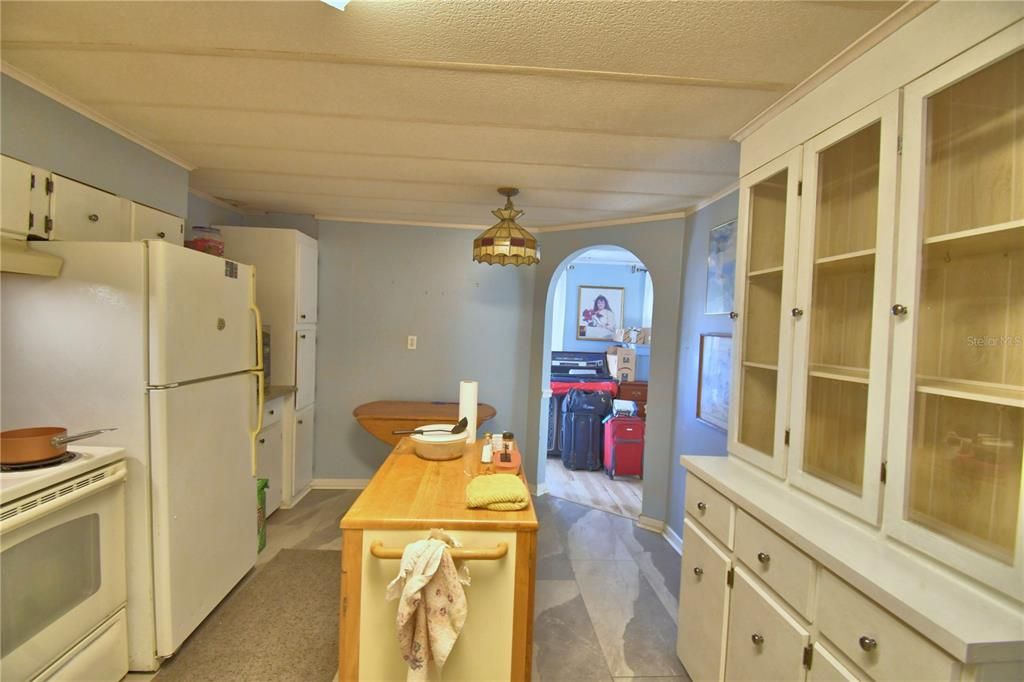 For Sale: $125,000 (2 beds, 2 baths, 720 Square Feet)