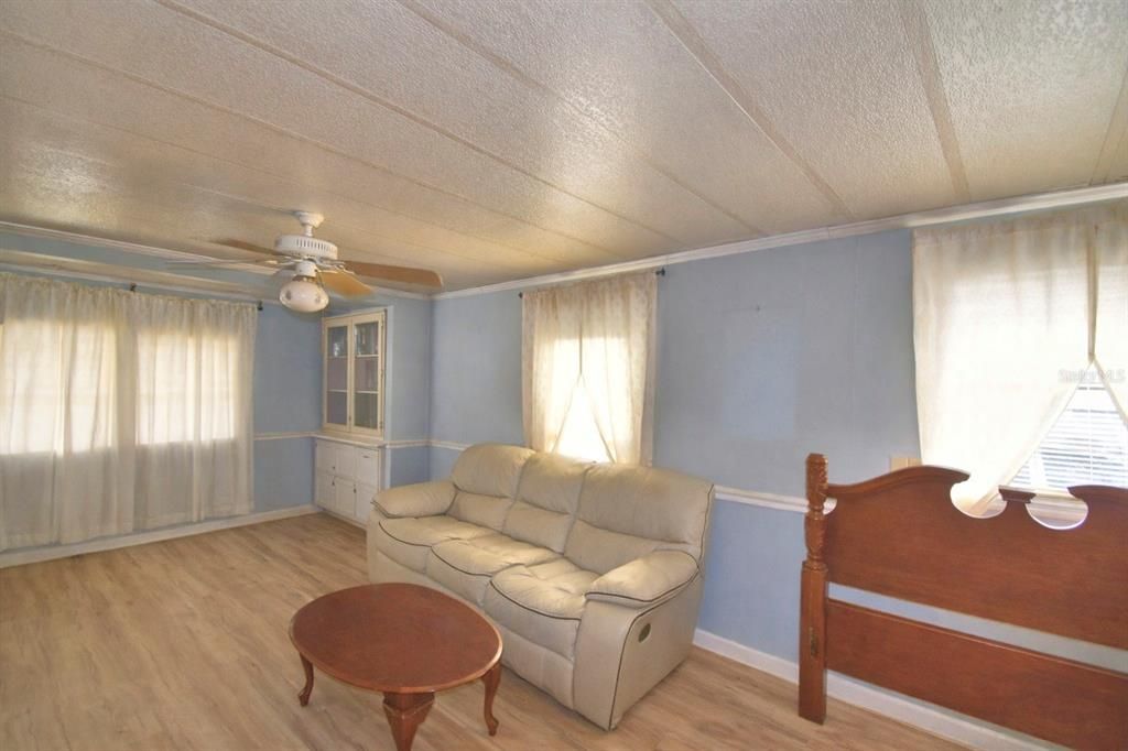 For Sale: $125,000 (2 beds, 2 baths, 720 Square Feet)