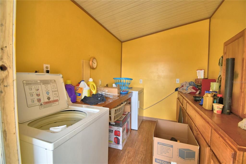 For Sale: $125,000 (2 beds, 2 baths, 720 Square Feet)