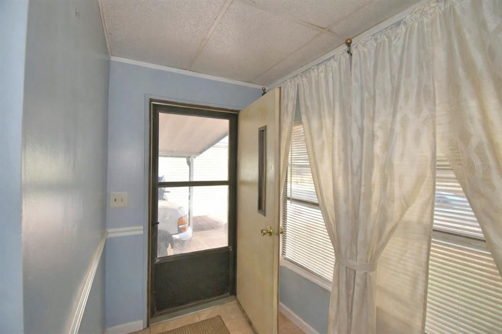 For Sale: $125,000 (2 beds, 2 baths, 720 Square Feet)