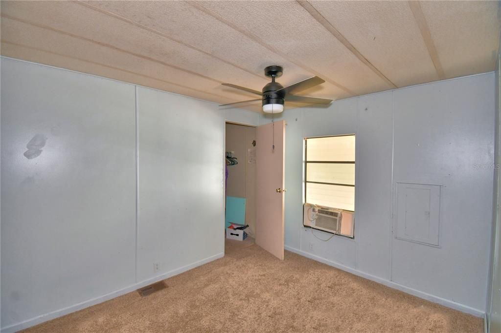 For Sale: $125,000 (2 beds, 2 baths, 720 Square Feet)