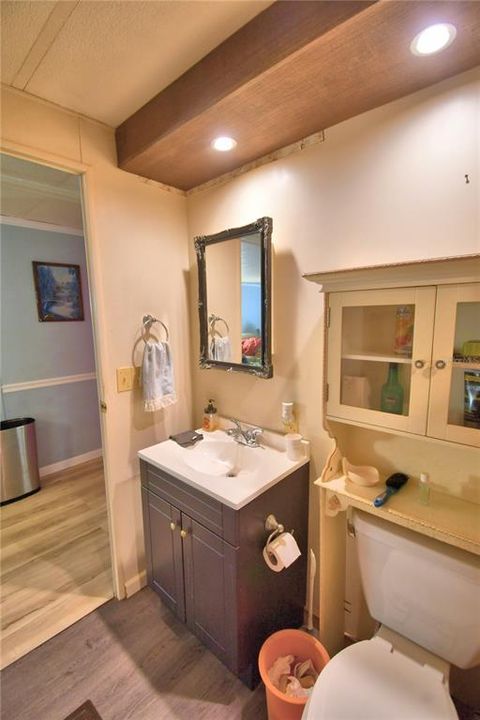 For Sale: $125,000 (2 beds, 2 baths, 720 Square Feet)
