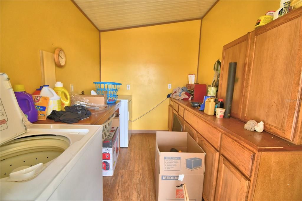 For Sale: $125,000 (2 beds, 2 baths, 720 Square Feet)