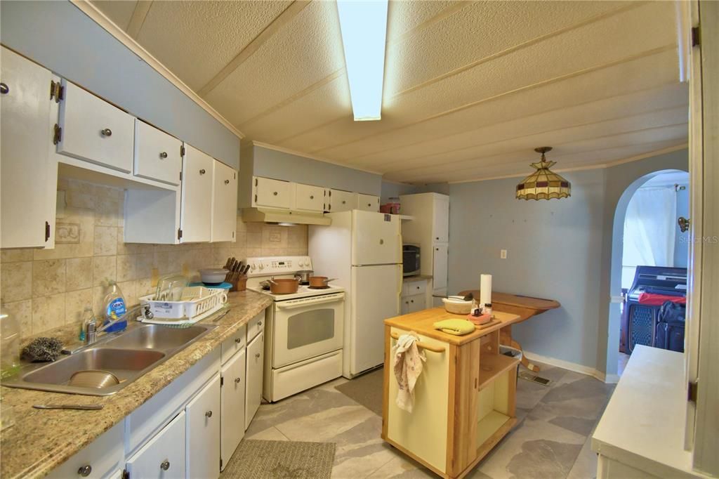 For Sale: $125,000 (2 beds, 2 baths, 720 Square Feet)