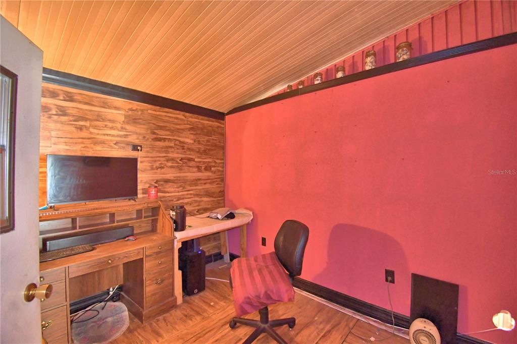 For Sale: $125,000 (2 beds, 2 baths, 720 Square Feet)