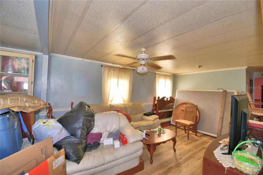 For Sale: $125,000 (2 beds, 2 baths, 720 Square Feet)