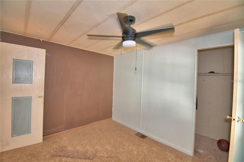 For Sale: $125,000 (2 beds, 2 baths, 720 Square Feet)