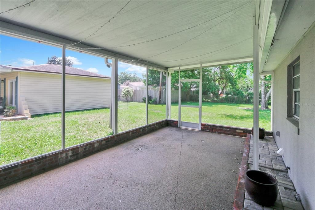For Sale: $425,000 (2 beds, 1 baths, 762 Square Feet)