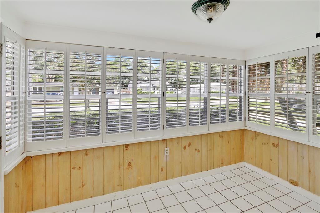 For Sale: $425,000 (2 beds, 1 baths, 762 Square Feet)