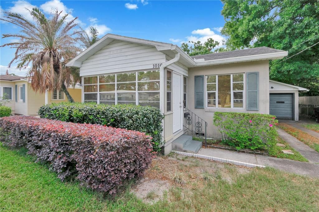 For Sale: $425,000 (2 beds, 1 baths, 762 Square Feet)
