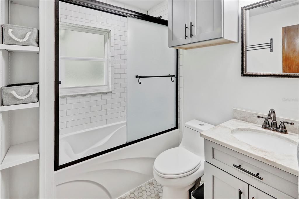 For Sale: $425,000 (2 beds, 1 baths, 762 Square Feet)