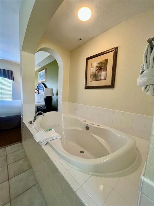 For Sale: $172,000 (3 beds, 3 baths, 1409 Square Feet)