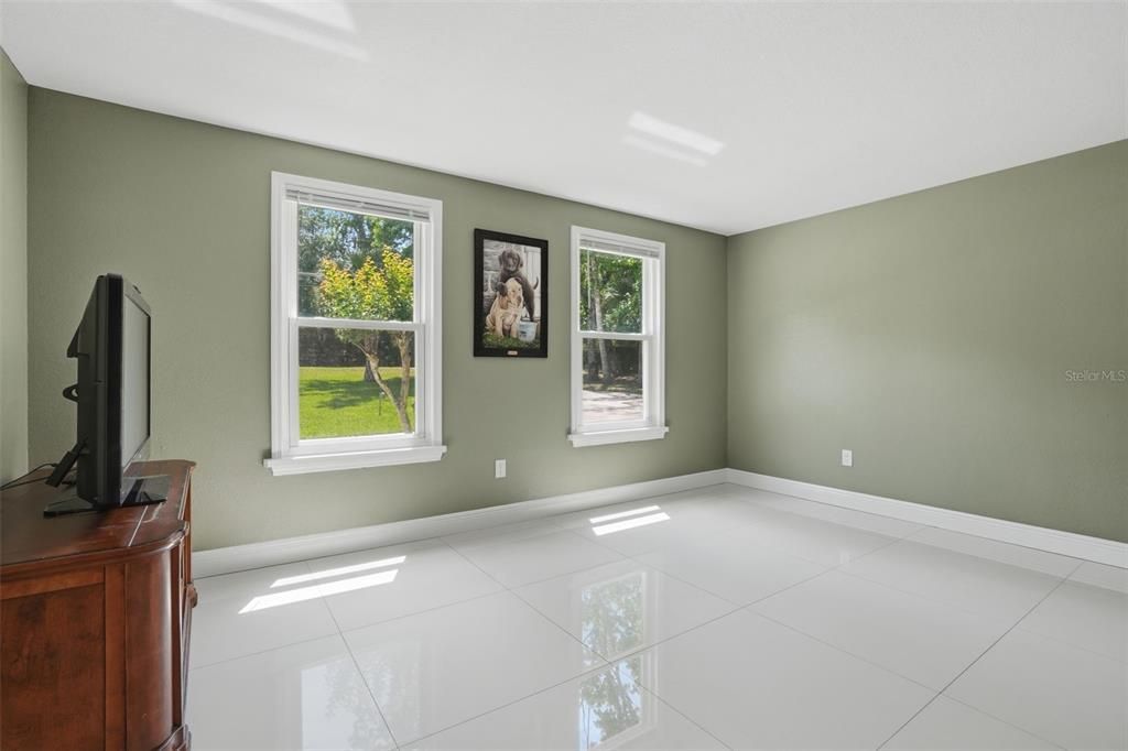 Activo con contrato: $725,000 (4 camas, 2 baños, 2158 Pies cuadrados)