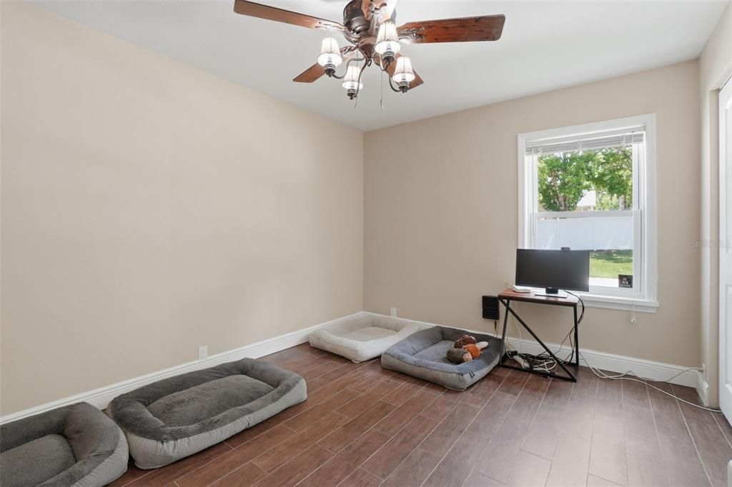 Activo con contrato: $725,000 (4 camas, 2 baños, 2158 Pies cuadrados)