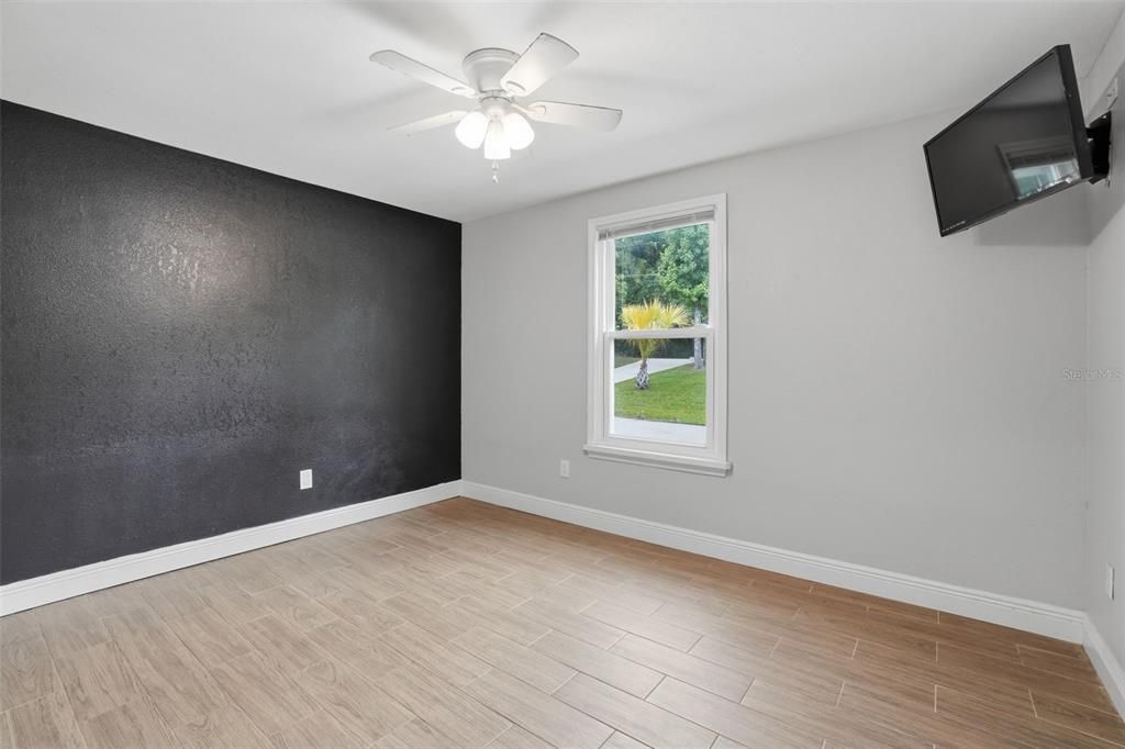 Activo con contrato: $725,000 (4 camas, 2 baños, 2158 Pies cuadrados)