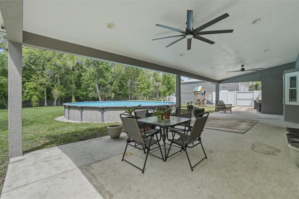 Activo con contrato: $725,000 (4 camas, 2 baños, 2158 Pies cuadrados)