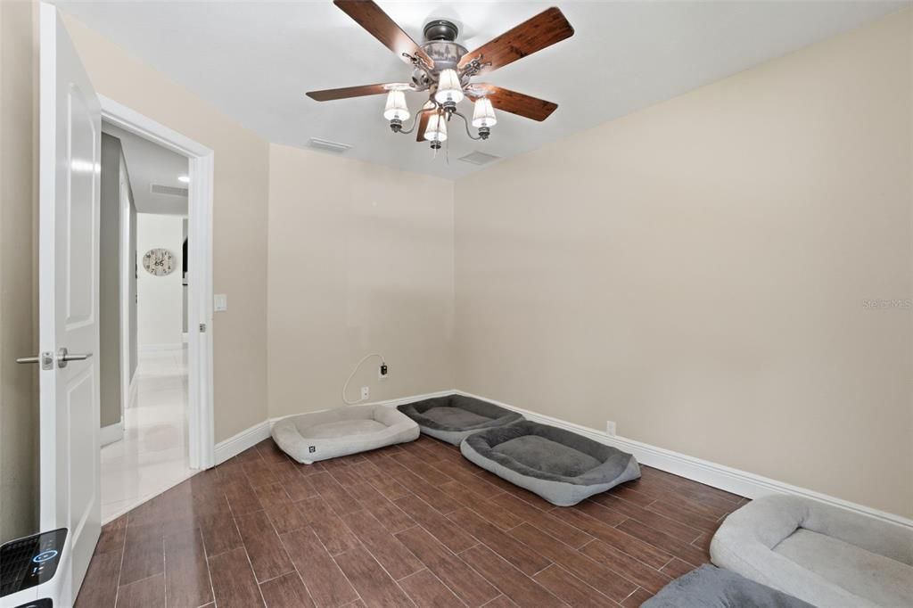 Activo con contrato: $725,000 (4 camas, 2 baños, 2158 Pies cuadrados)