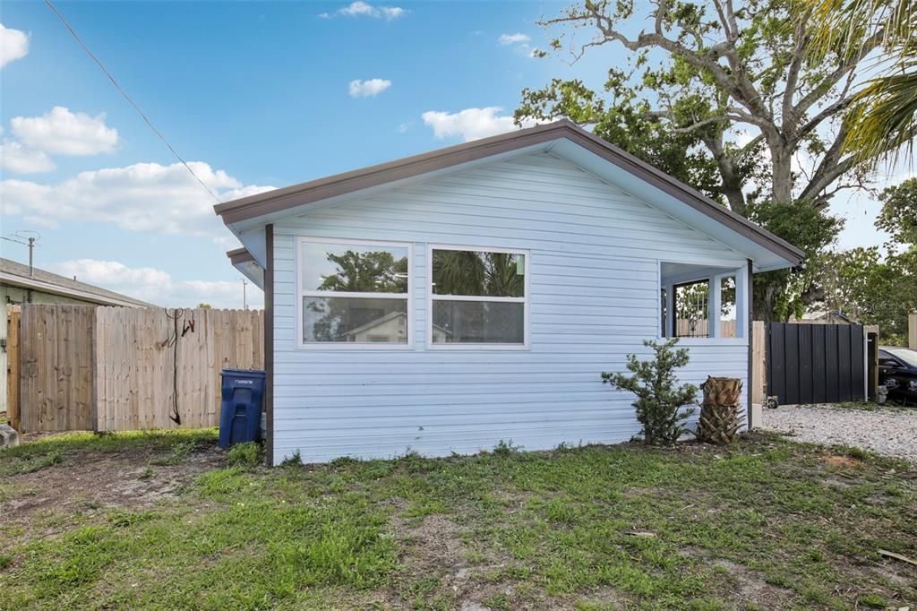Activo con contrato: $269,000 (3 camas, 2 baños, 1200 Pies cuadrados)