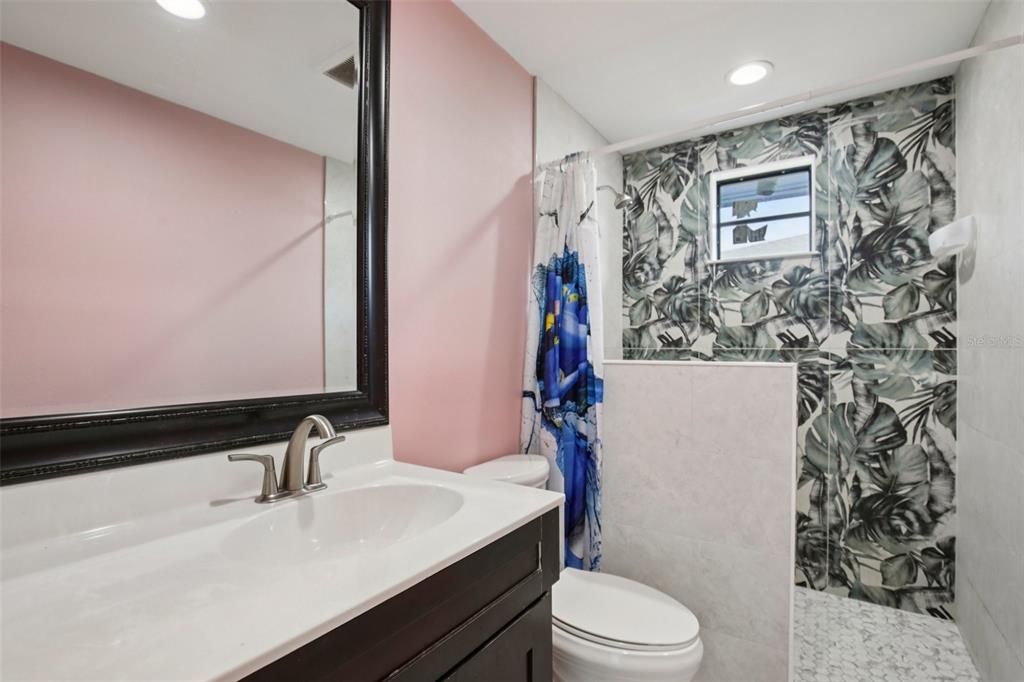 Activo con contrato: $269,000 (3 camas, 2 baños, 1200 Pies cuadrados)