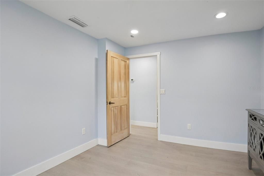 Activo con contrato: $269,000 (3 camas, 2 baños, 1200 Pies cuadrados)