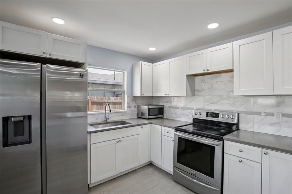 Activo con contrato: $269,000 (3 camas, 2 baños, 1200 Pies cuadrados)
