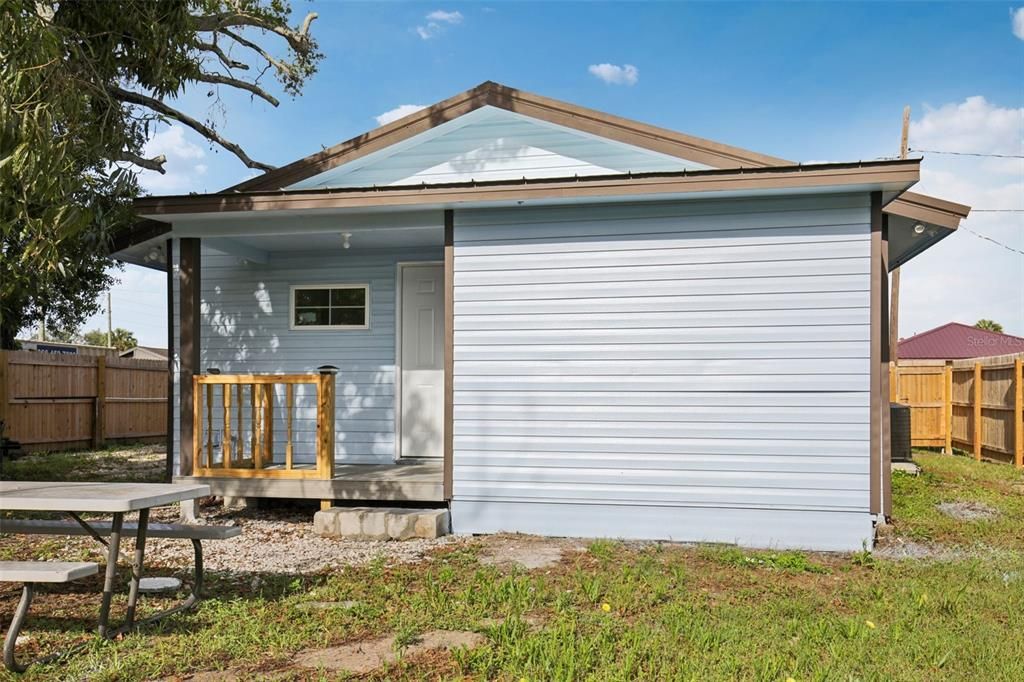 Activo con contrato: $269,000 (3 camas, 2 baños, 1200 Pies cuadrados)