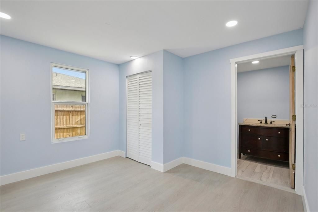 Activo con contrato: $269,000 (3 camas, 2 baños, 1200 Pies cuadrados)