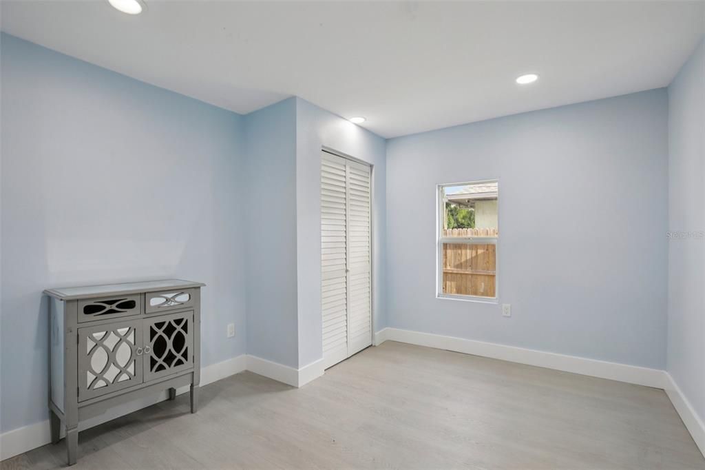 Activo con contrato: $269,000 (3 camas, 2 baños, 1200 Pies cuadrados)