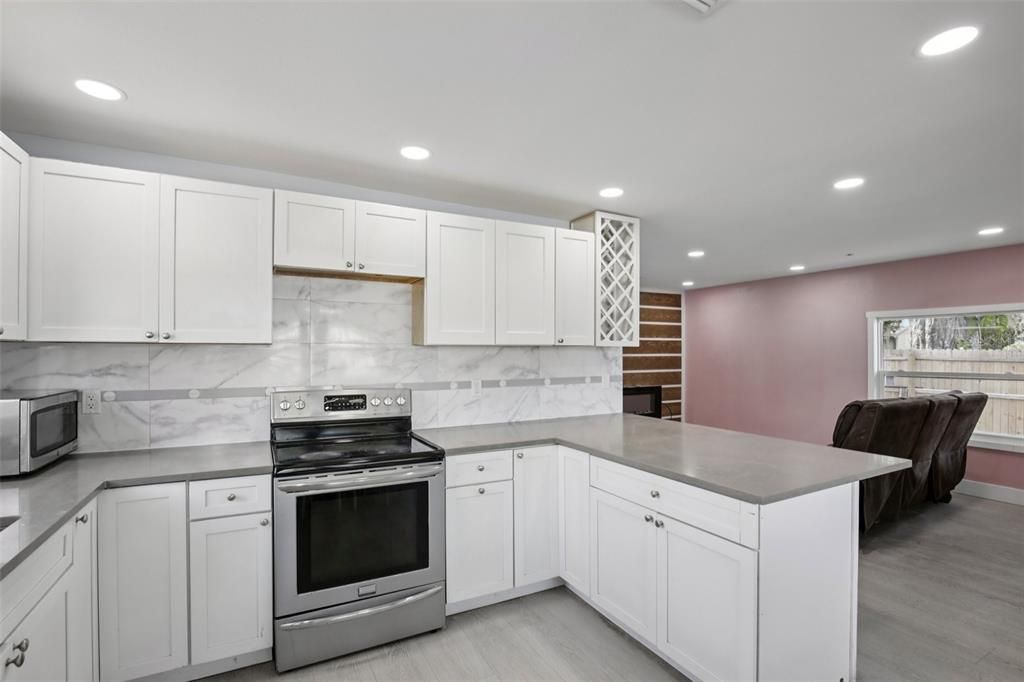 Activo con contrato: $269,000 (3 camas, 2 baños, 1200 Pies cuadrados)