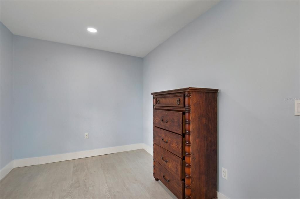 Activo con contrato: $269,000 (3 camas, 2 baños, 1200 Pies cuadrados)