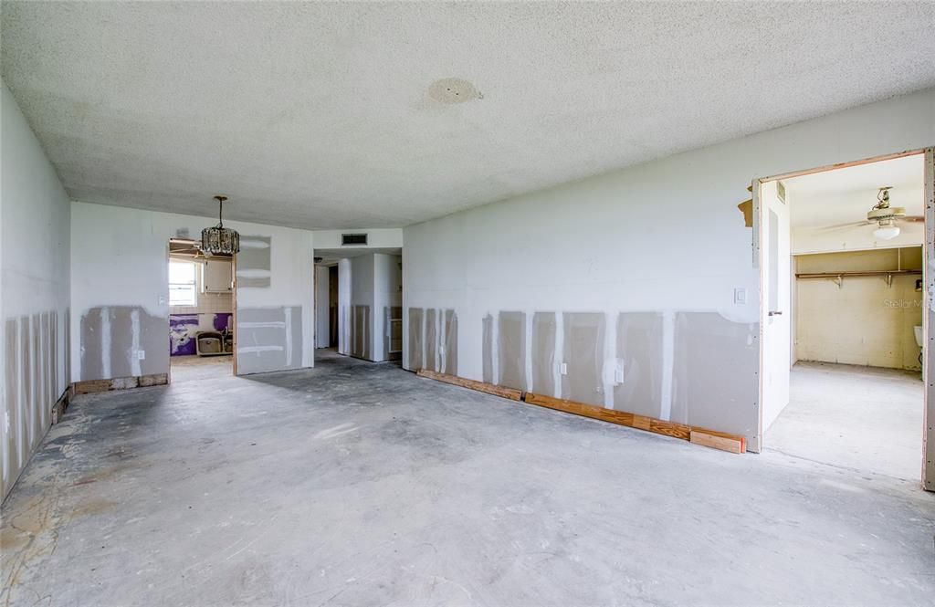 Activo con contrato: $164,000 (2 camas, 2 baños, 1050 Pies cuadrados)