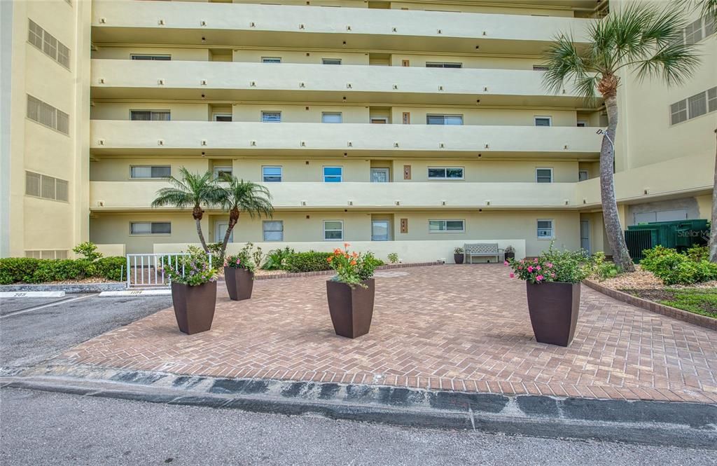 Activo con contrato: $164,000 (2 camas, 2 baños, 1050 Pies cuadrados)