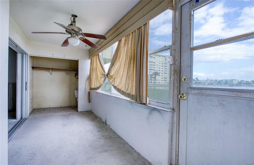 Activo con contrato: $164,000 (2 camas, 2 baños, 1050 Pies cuadrados)